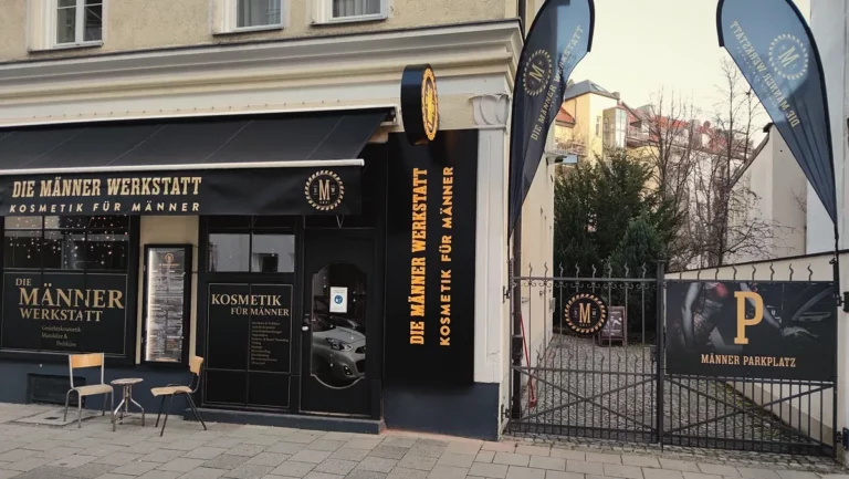 Entrance to Die Männer Werkstatt in Munich with a black awning: a man's first visit to a beautician