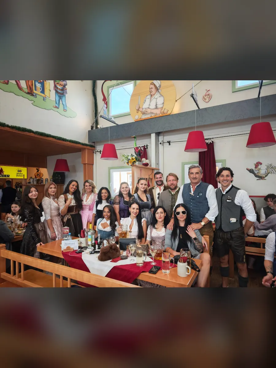 Team der Männer Werkstatt auf dem Oktoberfest