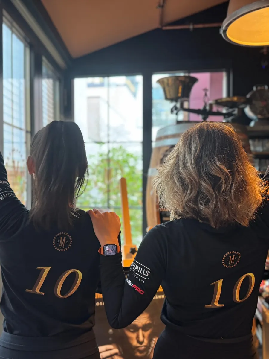 Team der Männer Werkstatt in Shirts mit der Nummer 10